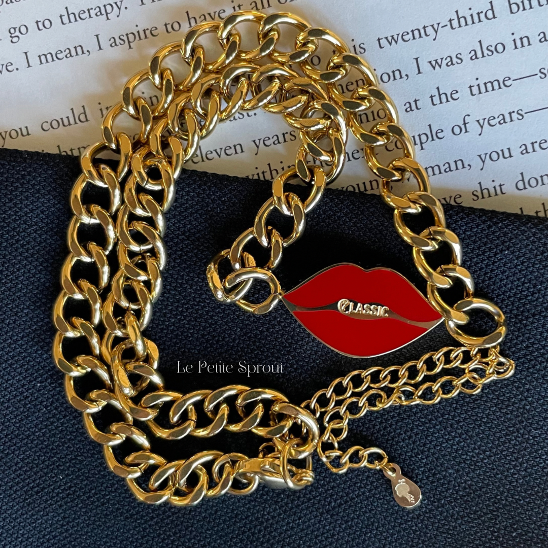 Kissy Statement Necklace