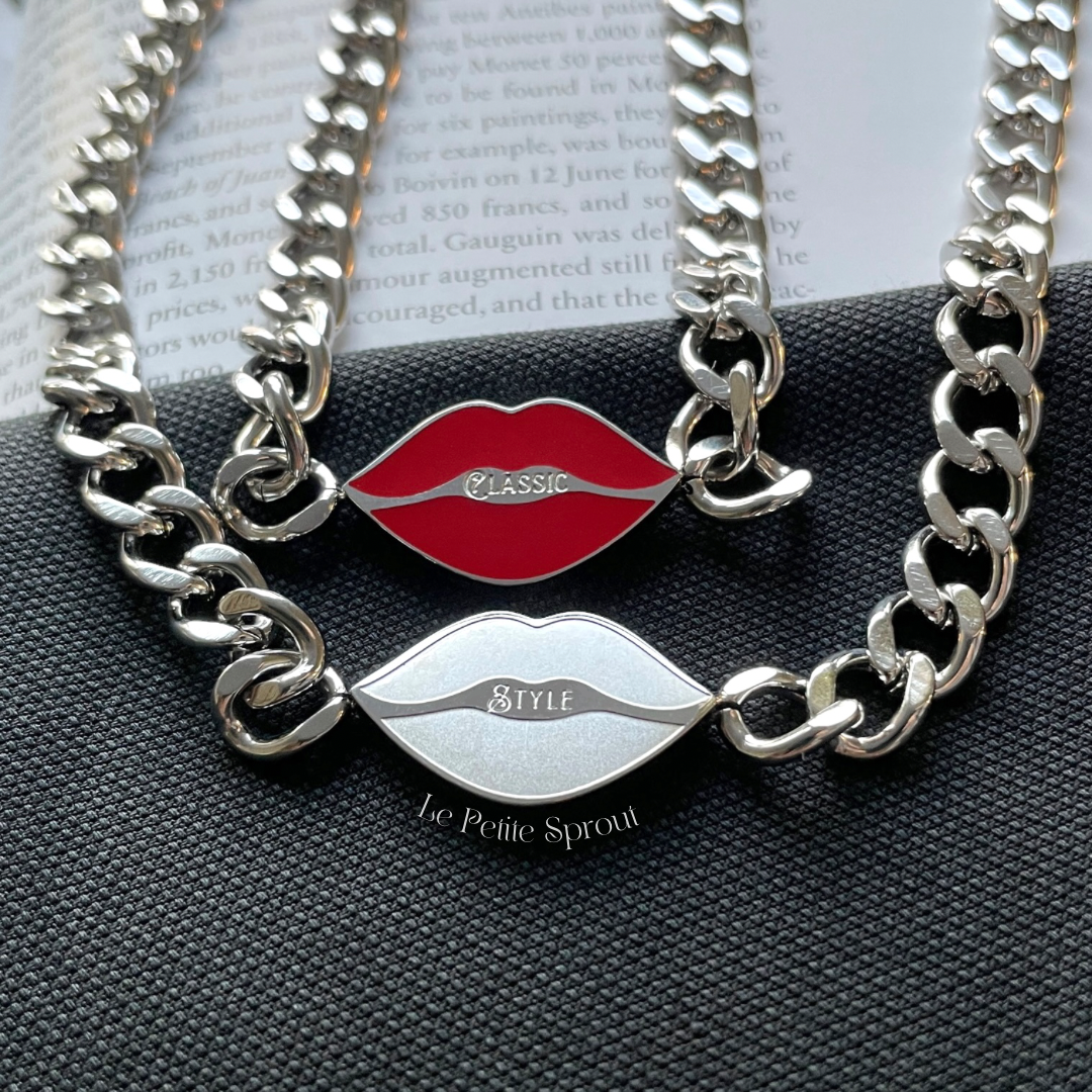 Kissy Statement Necklace