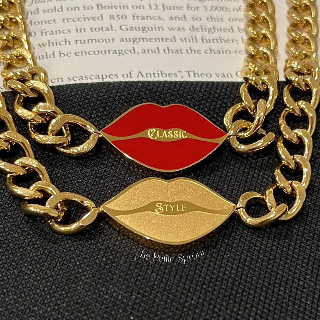 Kissy Statement Necklace
