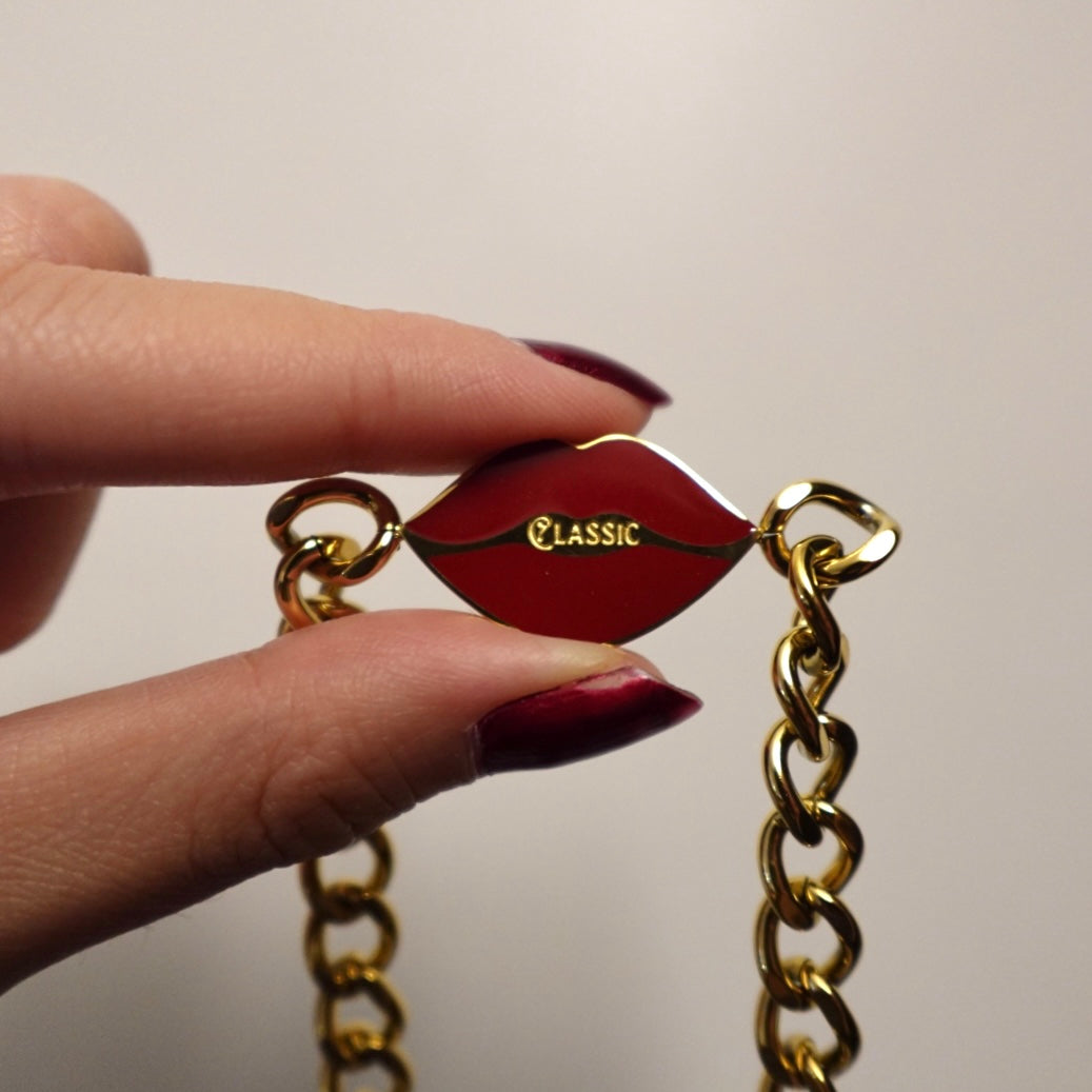 Kissy Statement Necklace