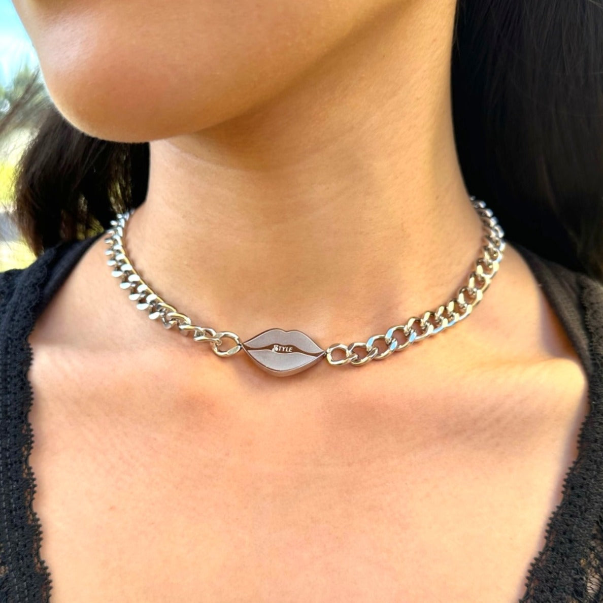 Kissy Statement Necklace