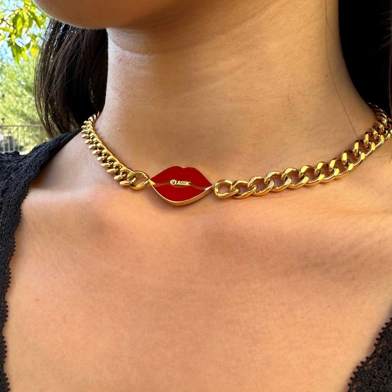 Kissy Statement Necklace