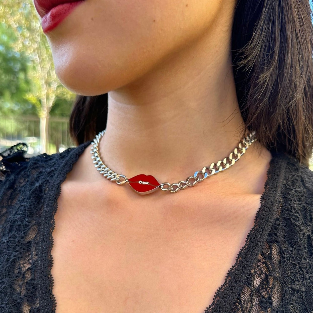 Kissy Statement Necklace