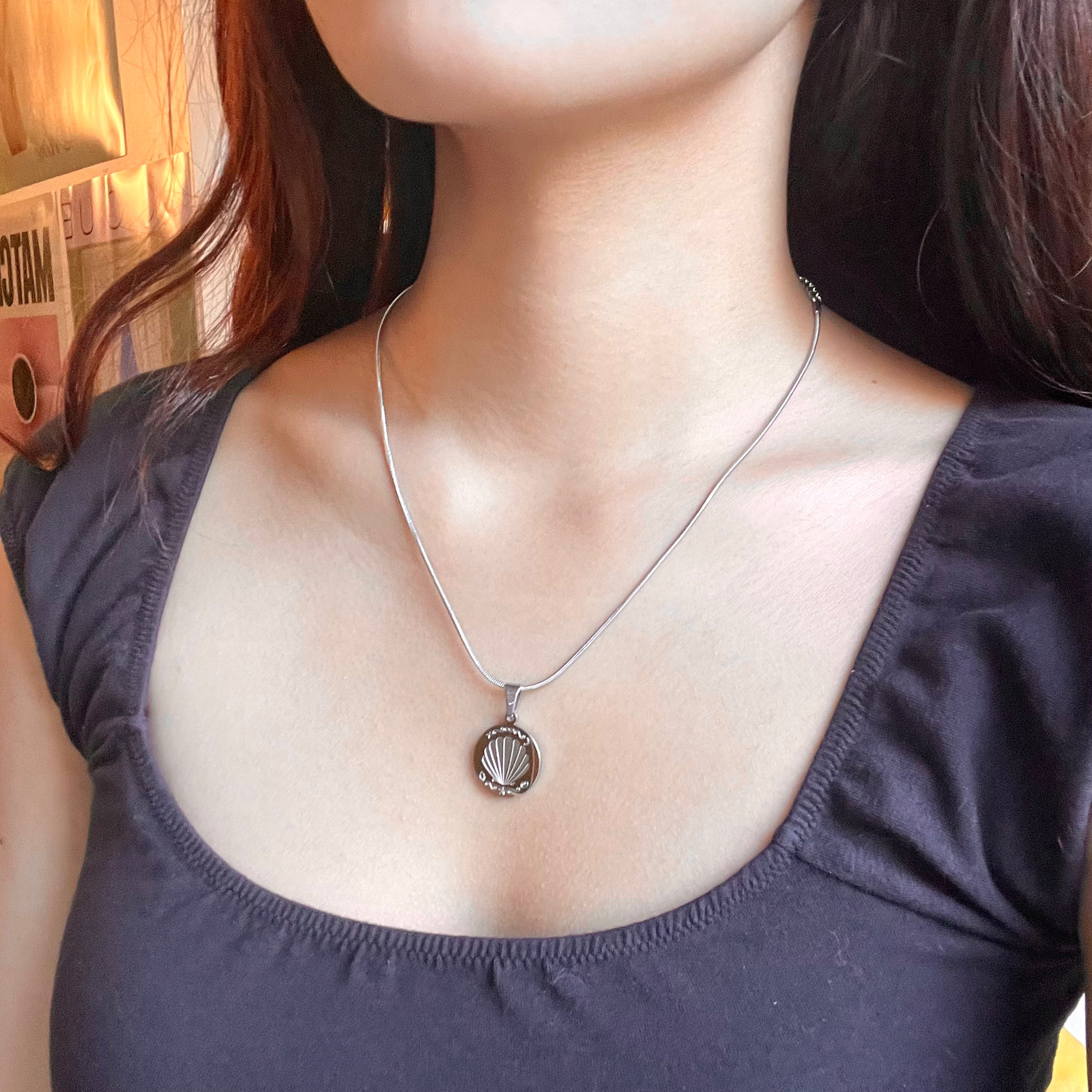Beach Lover Forever Double-Sided Light Shell Necklace