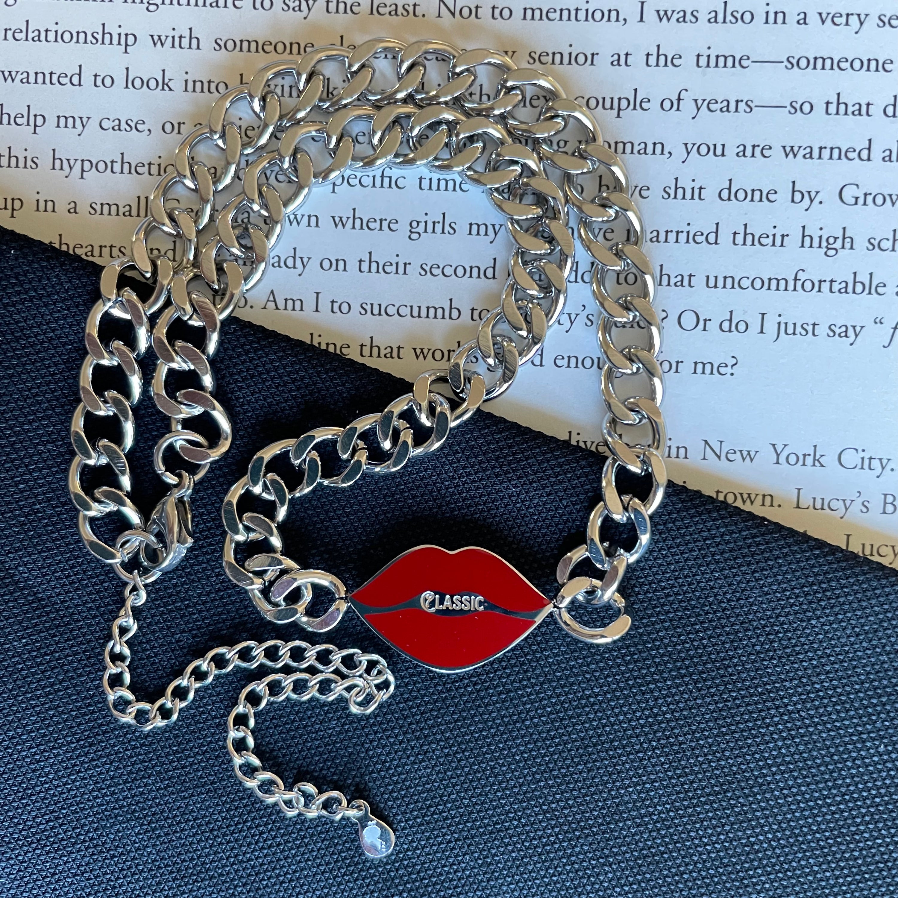 Kissy Statement Necklace