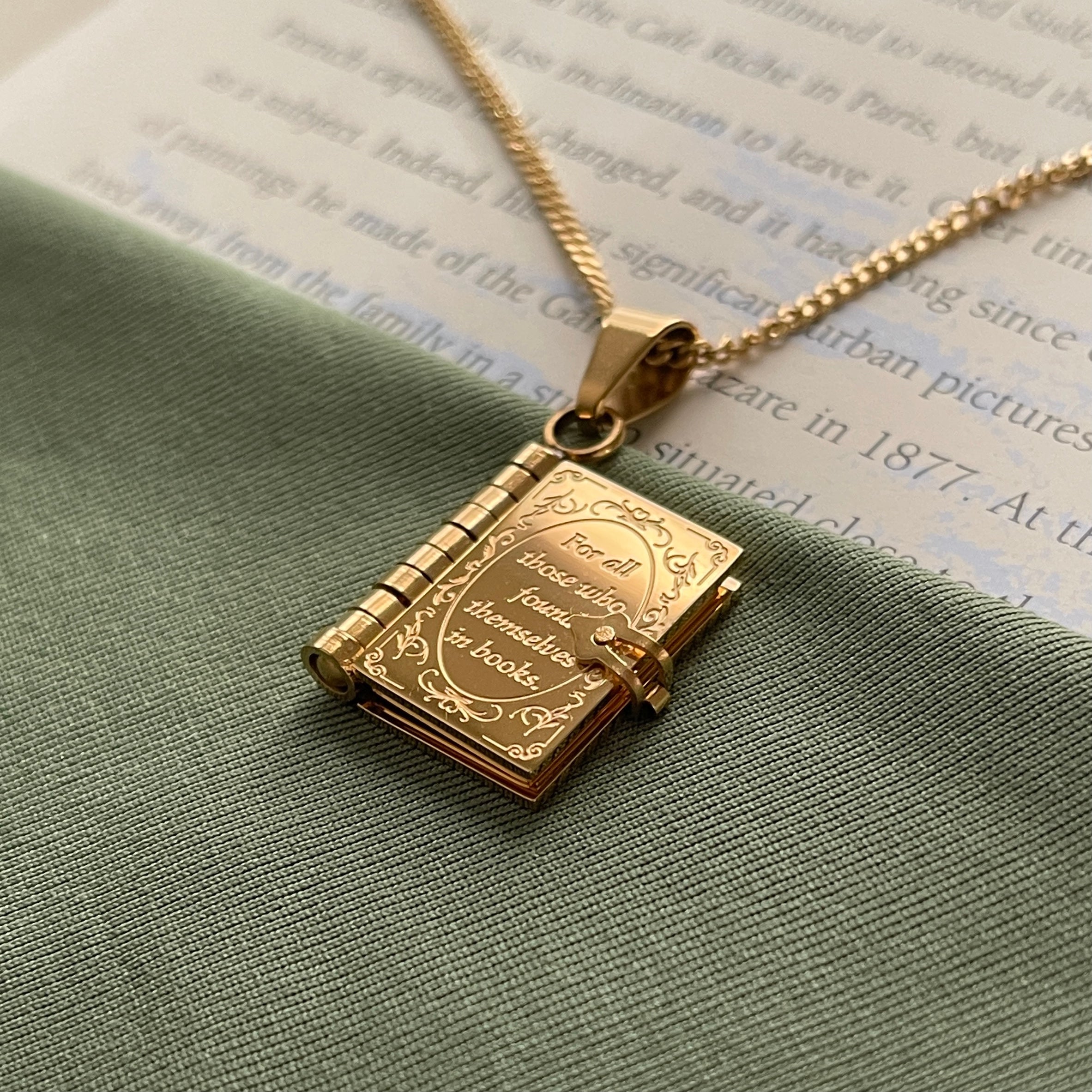 Book Lovers Necklace – Le Petite Sprout